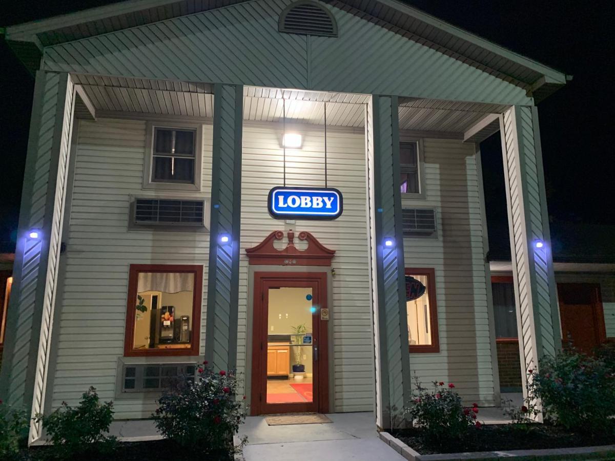 Falls Inn Newton Falls Bagian luar foto