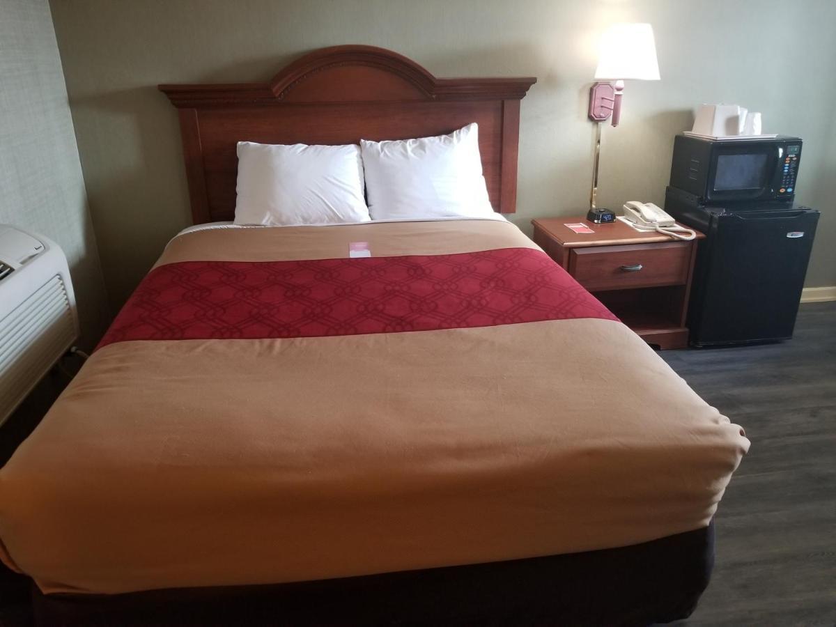Falls Inn Newton Falls Bagian luar foto
