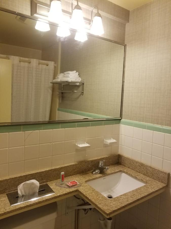 Falls Inn Newton Falls Bagian luar foto